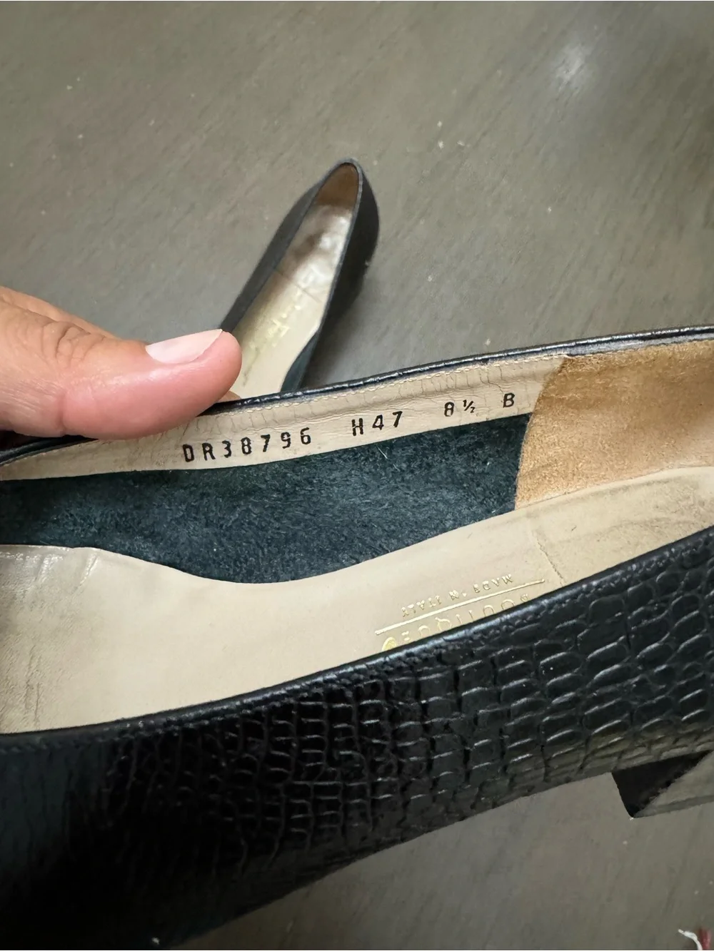 Vintage Salvatore Ferragamo boutique crocodile embossed leather size 8.5
